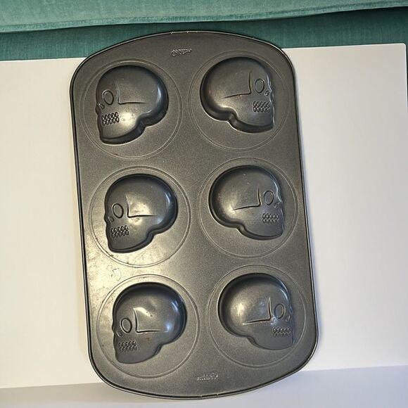 Wilton skeleton baking pan EUC - Picture 2 of 7